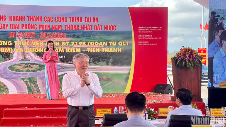 Đồng chí Nguyễn Hoà Bình, Phó Thủ tướng Thường trực Chính phủ tham dự buổi lễ.