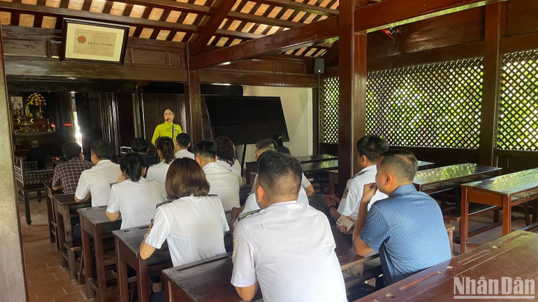 Nhiều ban, sở, ngành tham quan khu di tích Dục Thanh.