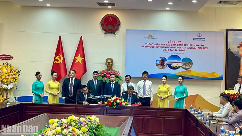 Hai đơn vị ký kết. Hai đơn vị ký kết.