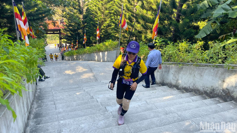 Giải leo núi Tà Cú là cơ hội để các đoàn, các vận động viên giao lưu học hỏi, trau dồi kỹ năng tập luyện. Giải leo núi Tà Cú là cơ hội để các đoàn, các vận động viên giao lưu học hỏi, trau dồi kỹ năng tập luyện.