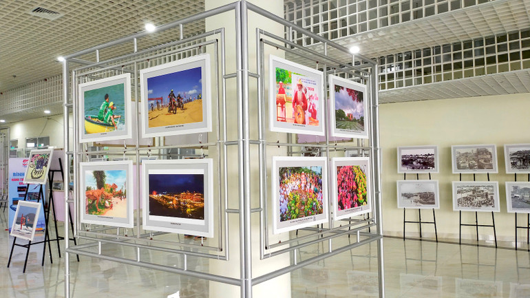 Hơn 300 bức tranh giới thiệu quá trình, lịch sử, xây dựng và phát triển.