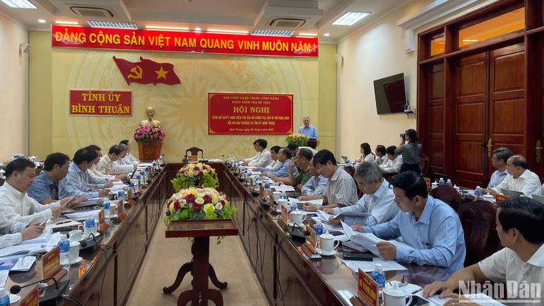 Phó Thủ tướng Thường trực Chính phủ Nguyễn Hòa Bình, Trưởng Đoàn kiểm tra số 1923 chủ trì hội nghị.