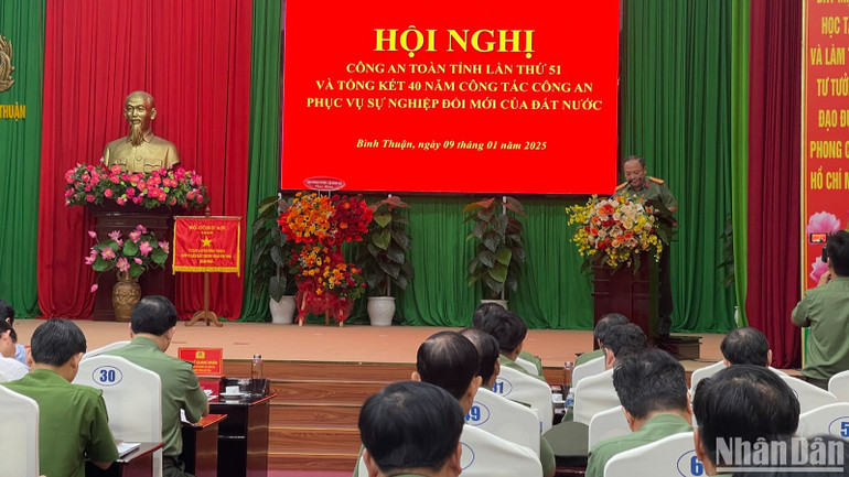 Đại tá Lê Quang Nhân, Giám đốc Công an tỉnh Bình Thuận phát biểu. Đại tá Lê Quang Nhân, Giám đốc Công an tỉnh Bình Thuận phát biểu.