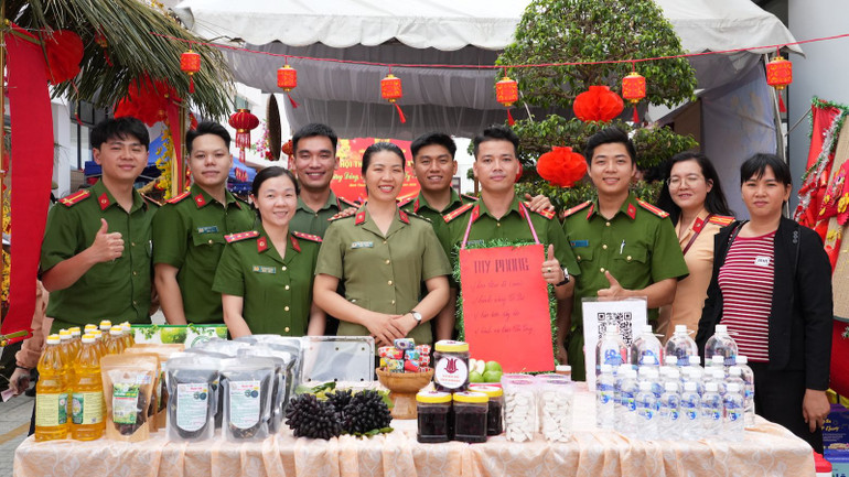 Gian hàng của đội thi.