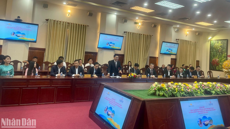 Ông Nguyễn Thế Bảo, Phó Tổng Giám đốc Vietnam Airlines, phát biểu. Ông Nguyễn Thế Bảo, Phó Tổng Giám đốc Vietnam Airlines, phát biểu.