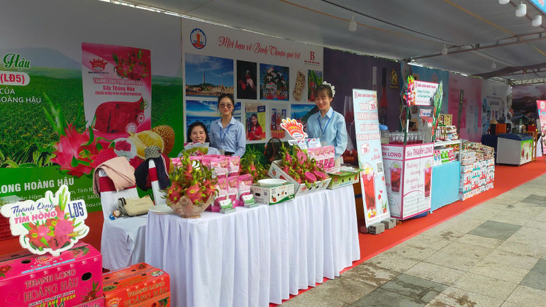 Nhiều sản phẩm OCOP được quảng bá.