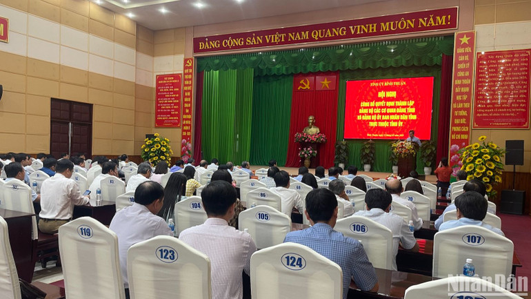 Ban Tổ chức Tỉnh ủy công bố thành lập Đảng bộ các cơ quan Đảng tỉnh.