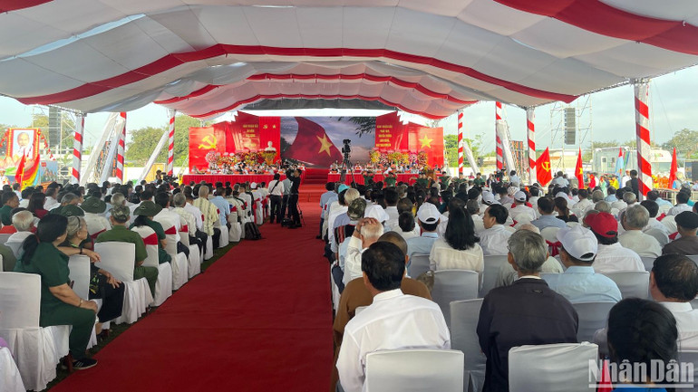 Lễ kỷ niệm có các Bà mẹ Việt Nam Anh hùng, các thương bệnh binh, gia đình liệt sĩ, gia đình có công cách mạng, cán bộ, chiến sĩ các lực lượng vũ trang tham dự.