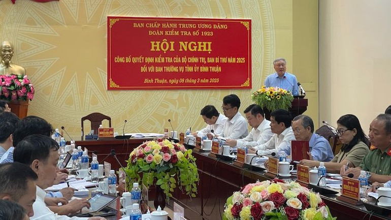 Đồng chí Nguyễn Hòa Bình, Phó Thủ tướng Thường trực Chính phủ kết luận hội nghị.