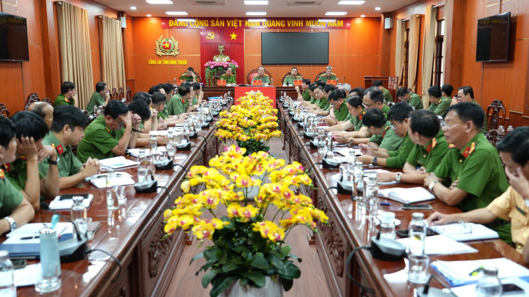 Công an tỉnh tổ chức nhiều cuộc họp để tinh gọn bộ máy.