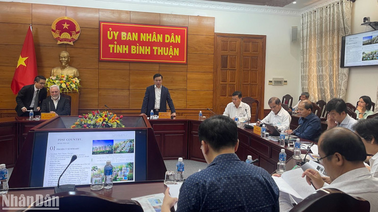 Quang cảnh buổi làm việc.