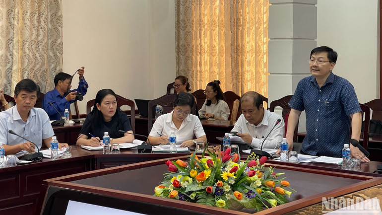 Tại buổi làm việc, nhiều sở, ngành đã đưa ra ý kiến thuận lợi, khó khăn tại vị trí mà Tập đoàn đã cân nhắc lựa chọn.