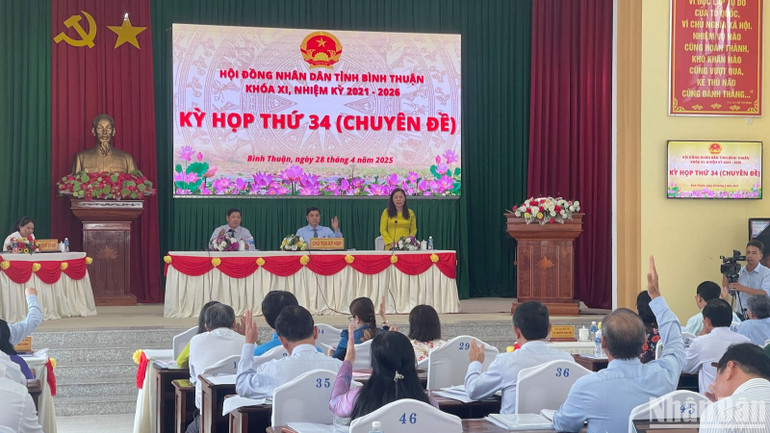 Các đại biểu đồng ý thông qua Đề án sắp xếp đơn vị hành chính cấp xã.