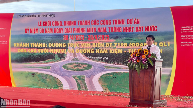 Ông Nguyễn Hữu Trung, Giám đốc Ban Quản lý dự án đầu tư xây dựng các công trình giao thông tỉnh Bình Thuận thông tin hai công trình.