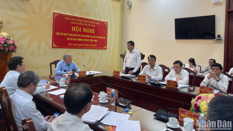 Đồng chí Nguyễn Hoài Anh, Bí thư Tỉnh ủy Bình Thuận kiến nghị Đoàn kiểm tra các nội dung nhằm tháo gỡ để phát triển kinh tế-xã hội tỉnh.