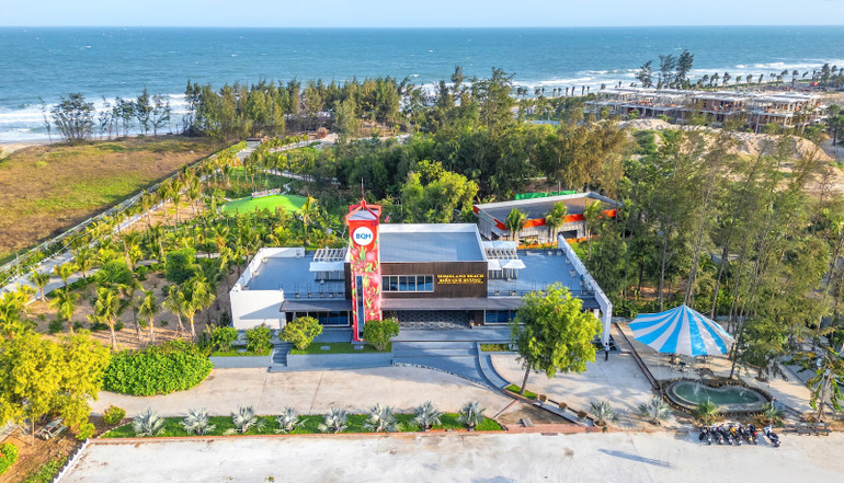 Dự án Khu nhà điều hành và dịch vụ thương mại được tái chế từ nhiều module container trong Khu du lịch cộng đồng Biển Quê hương (tỉnh Bình Thuận) đạt giải C của cuộc thi.