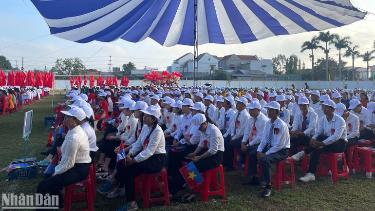 Nhiều đại biểu từ các xã, thị trấn về tham dự.