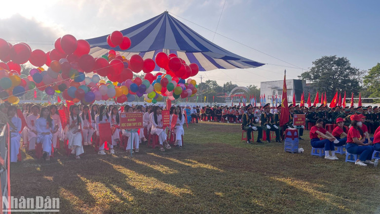 Nhiều học sinh, sinh viên tham dự lễ kỷ niệm.