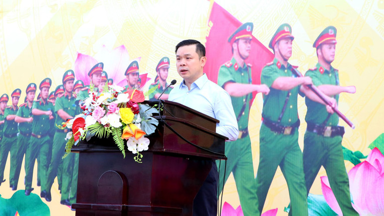 Đồng chí Đỗ Hữu Huy, Chủ tịch Ủy ban nhân dân tỉnh Bình Thuận, phát biểu.