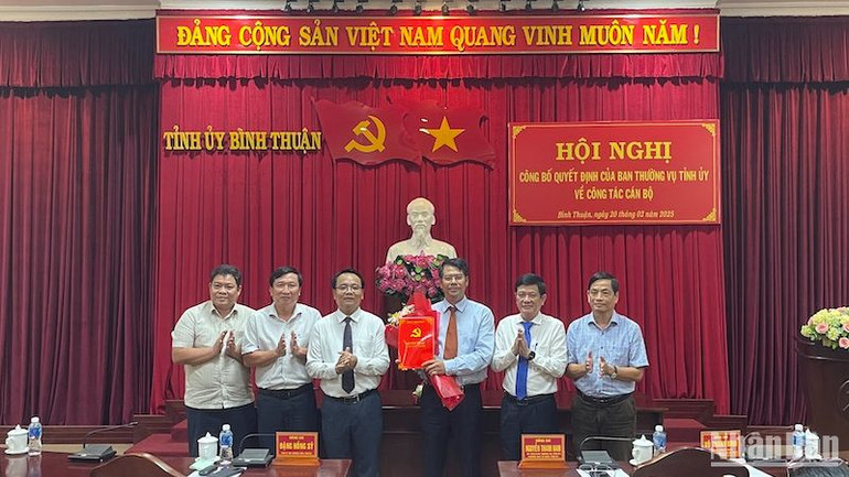 Tân Bí thư Huyện ủy Tánh Linh.