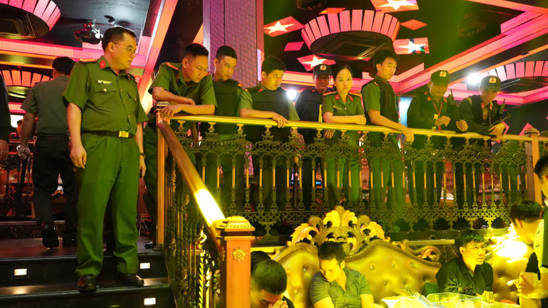 Đại tá Huỳnh Ngọc Liêm, Phó Giám đốc Công an tỉnh, Thủ trưởng Cơ quan Cảnh sát điều tra trực tiếp chỉ đạo, chỉ huy tại hiện trường.