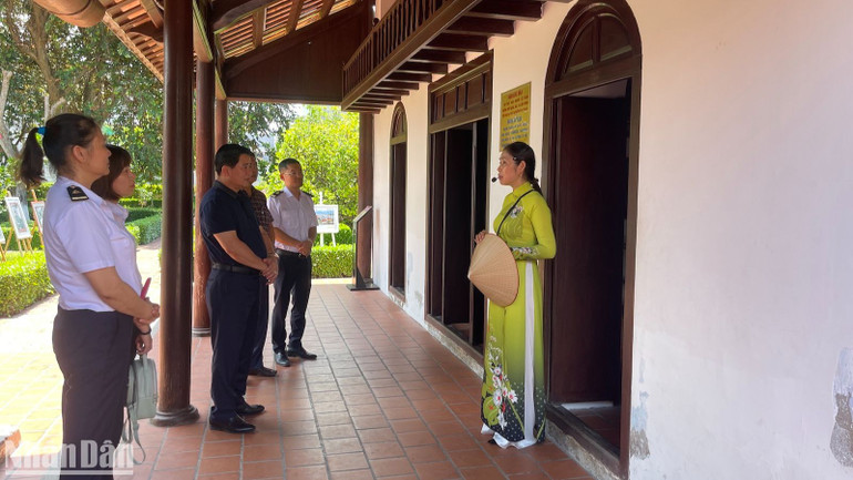 Cảng vụ Hàng hải Bình Thuận tìm hiểu nơi Bác Hồ dừng chân dạy học.