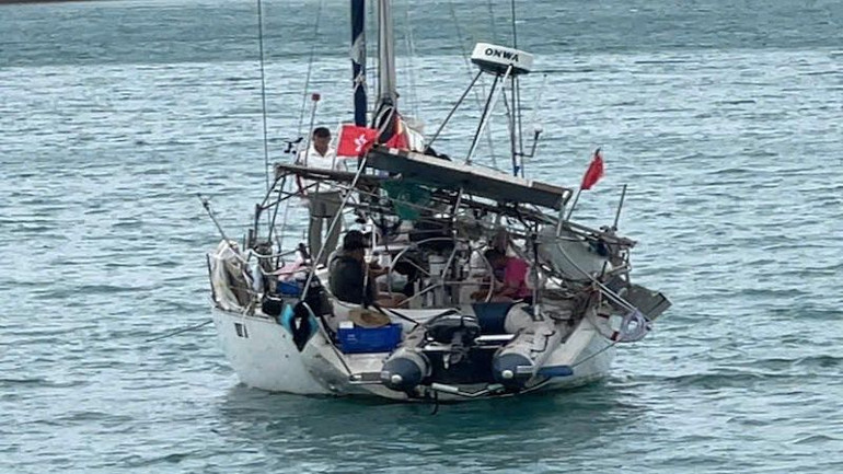 Tàu Quin Huang Dao của Trung Quốc bị hỏng trên vùng biển gần tỉnh Bình Thuận. Tàu Quin Huang Dao của Trung Quốc bị hỏng trên vùng biển gần tỉnh Bình Thuận.