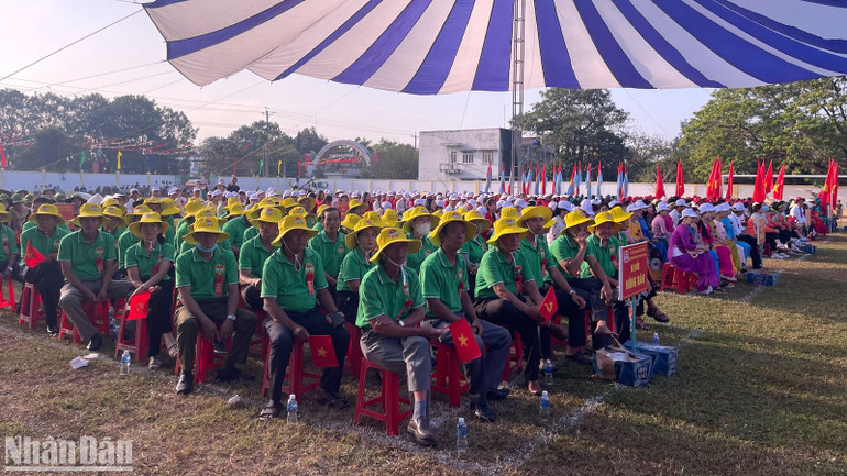 Hội nông dân tham dự lễ kỷ niệm 50 năm giải phóng Hàm Thuận.