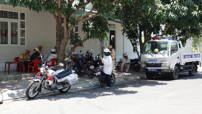 Xử lý học sinh vi phạm giao thông.