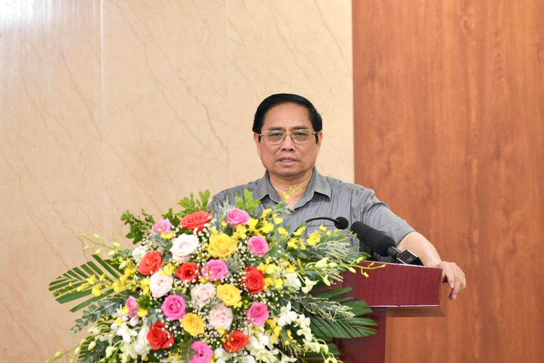 Thủ tướng Phạm Minh Chính phát biểu tại buổi làm việc với giáo viên và học sinh Trường THPT Yên Lập