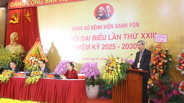 Bí thư Quận ủy Ba Đình Hoàng Minh Dũng Tiến phát biểu chỉ đạo tại Đại hội Đảng bộ Bệnh viện Xanh Pôn nhiệm kỳ 2025-2030.
