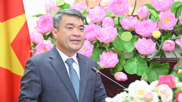 Tân Thứ trưởng Nguyễn Thanh Tú hứa tận tâm, tận lực cùng tập thể lãnh đạo Bộ, các đơn vị thuộc Bộ đoàn kết, chia sẻ để hoàn thành tốt nhất công việc của Bộ, ngành tư pháp. (Ảnh: THU HẰNG)