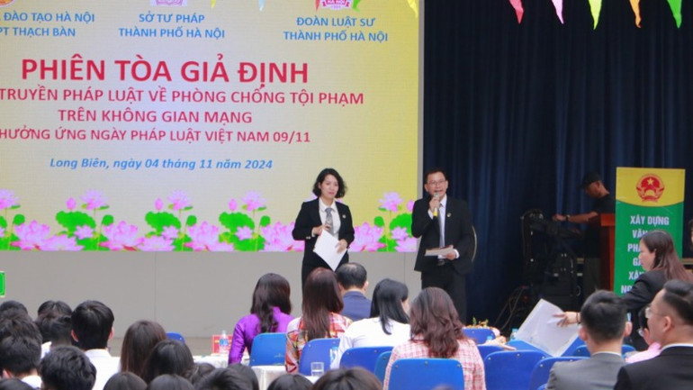 Những “phiên tòa giả định” giúp học sinh có thêm nhiều kiến thức về pháp luật. Ảnh: NGỌC MINH. Những “phiên tòa giả định” giúp học sinh có thêm nhiều kiến thức về pháp luật. Ảnh: NGỌC MINH.