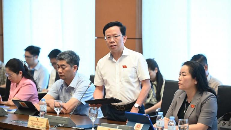 Đại biểu Lê Minh Nam (đoàn Hậu Giang) bày tỏ sự nhất trí với sự cần thiết phải để ban hành Luật Khoa học-Công nghệ và Đổi mới sáng tạo. Ảnh: DUY LINH