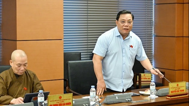 Đại biểu Nguyễn Hải Trung (Đoàn thành phố Hà Nội) phát biểu tại tổ. (Ảnh: TL)