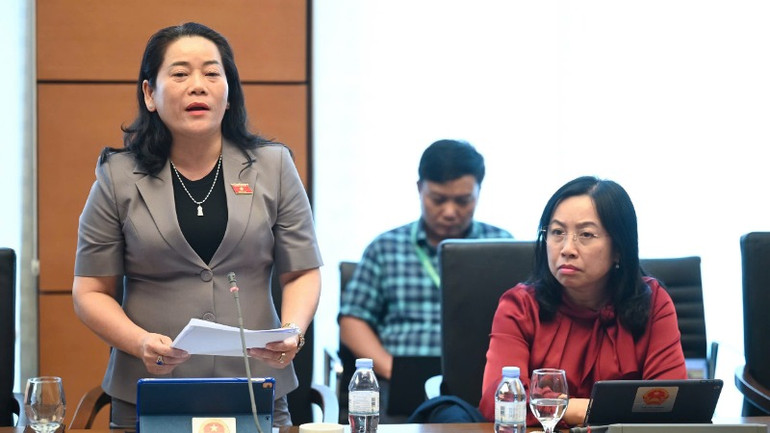 Đại biểu Lê Thị Thanh Lam (đoàn Hậu Giang) đề nghị cần có các chính sách khuyến khích phát triển các trung tâm đối mới sáng tạo, vườn ươm doanh nghiệp công nghệ và quỹ đầu tư mạo hiểm của cá nhân. Ảnh: DUY LINH