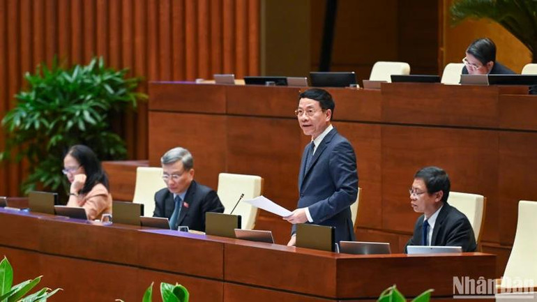 Bộ trưởng Khoa học và Công nghệ Nguyễn Mạnh Hùng phát biểu giải trình, làm rõ một số vấn đề đại biểu Quốc hội nêu. (Ảnh: BÙI GiANG) Bộ trưởng Khoa học và Công nghệ Nguyễn Mạnh Hùng phát biểu giải trình, làm rõ một số vấn đề đại biểu Quốc hội nêu. (Ảnh: BÙI GiANG)