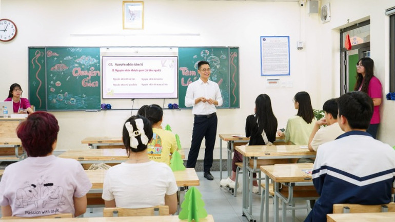 Khu vực Chuyên gia thu hút sự quan tâm của đông đảo phụ huynh và học sinh.