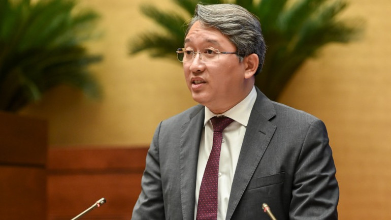 Bộ trưởng Tư pháp Nguyễn Hải Ninh phát biểu giải trình, làm rõ một số vấn đề đại biểu Quốc hội quan tâm. (Ảnh: BÙI GIANG)