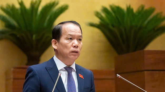 Chủ nhiệm Ủy ban Pháp luật và Tư pháp Hoàng Thanh Tùng trình bày Báo cáo thẩm tra dự thảo Luật Thanh tra (sửa đổi). (Ảnh: DUY LINH)