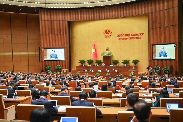 Quốc hội làm việc tại Hội trường nghe tờ trình đề nghị Quốc hội xem xét, quyết định việc sửa đổi, bổ sung một số điều của Hiến pháp năm 2013 và tờ trình về việc thành lập Ủy ban dự thảo sửa đổi, bổ sung một số điều của Hiến pháp năm 2013. (Ảnh: NHÂN DÂN)