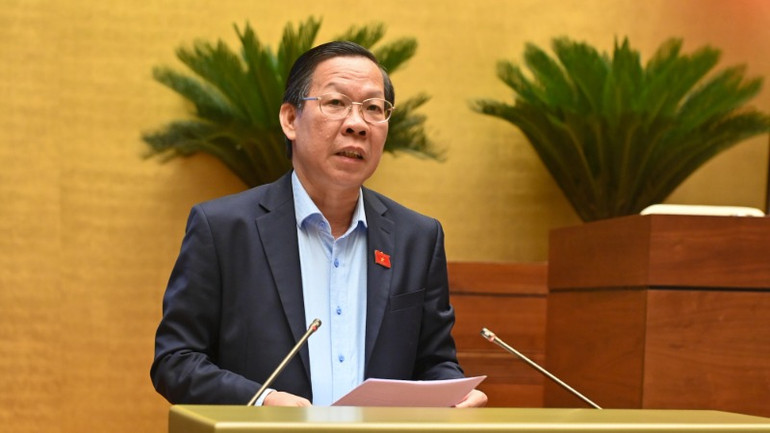 Ủy viên Ủy ban Thường vụ Quốc hội, Chủ nhiệm Ủy ban Kinh tế và Tài chính Quốc hội Phan Văn Mãi trình bày báo cáo. (Ảnh: BÙI GIANG)