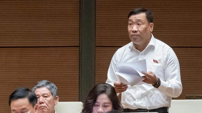 Đại biểu Thạch Phước Bình, Đoàn đại biểu Quốc hội tỉnh Trà Vinh phát biểu tại hội trường Quốc hội. (Ảnh: quochoi.vn)