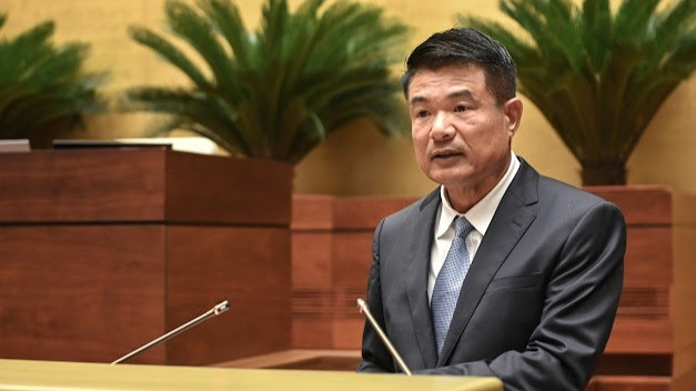 Viện trưởng Viện kiểm sát nhân dân tối cao Nguyễn Huy Tiến trình bày tờ trình. (Ảnh: BÙI GIANG)