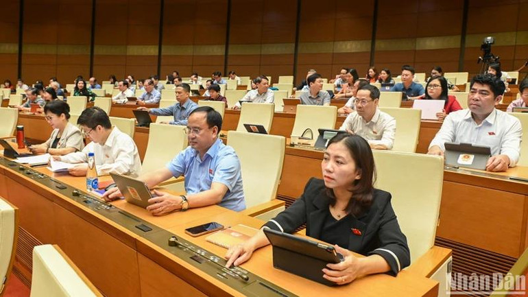 Các đại biểu Quốc hội bấm nút thông qua việc điều chỉnh Chương trình Kỳ họp thứ 9, Quốc hội khóa XV. (Ảnh: BÙI GIANG) Các đại biểu Quốc hội bấm nút thông qua việc điều chỉnh Chương trình Kỳ họp thứ 9, Quốc hội khóa XV. (Ảnh: BÙI GIANG)