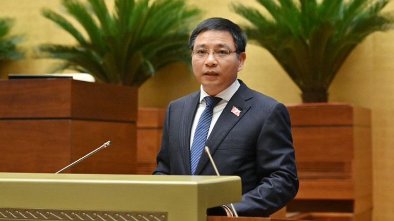 Bộ trưởng Tài chính Nguyễn Văn Thắng trình bày Tờ trình. (Ảnh: THỦY NGUYÊN)