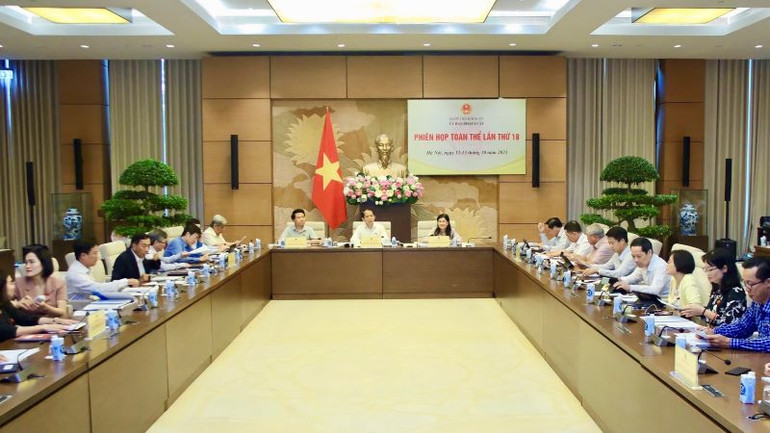 Quang cảnh phiên họp.