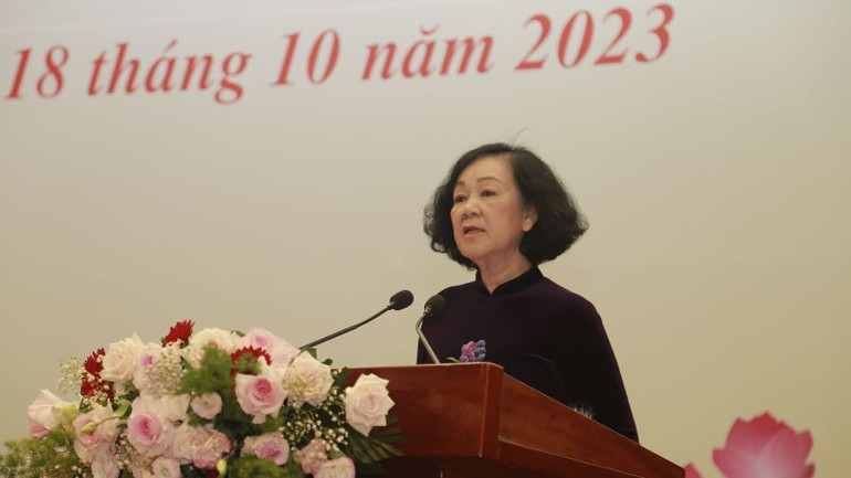 Đồng chí Trương Thị Mai phát biểu tại buổi gặp mặt.