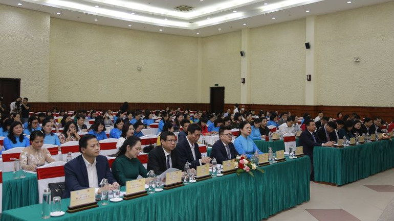 Các đại biểu tham dự hội thảo.