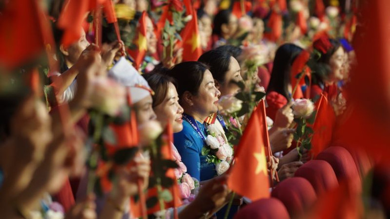 Chủ tịch Hội Phụ nữ cơ sở tiêu biểu, xuất sắc tham dự chương trình.